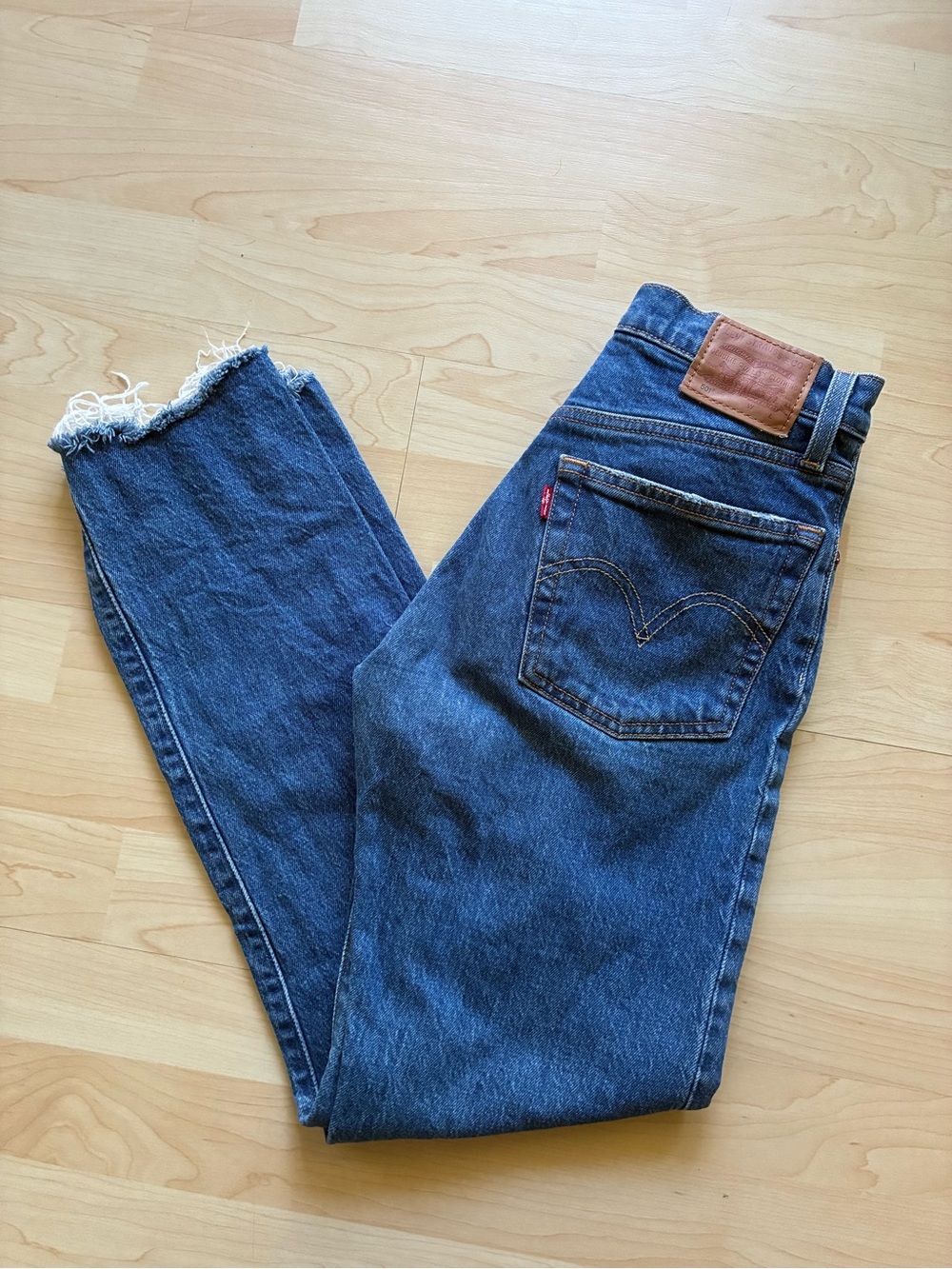 Levi’s Premium Women’s 501 Blue Straight Jeans Slim Fit Medium Wash Distressed